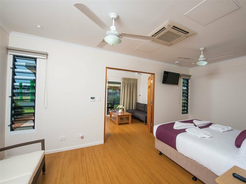 Club Tropical Resort Darwin Bagian luar foto
